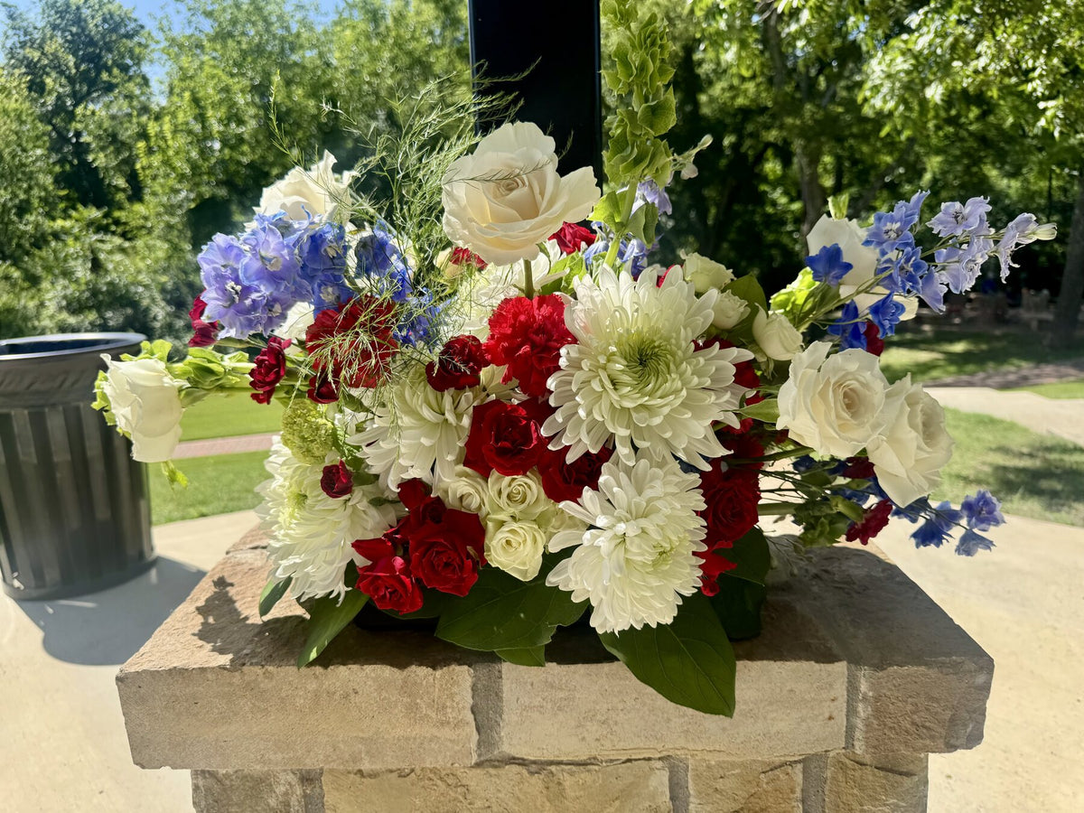 Floral event table installation